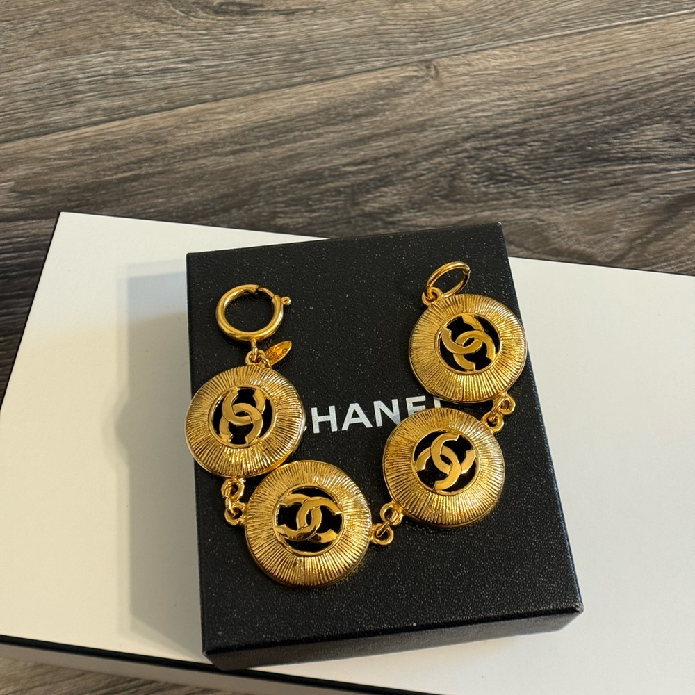 CHANEL Vintage Gold CC Logo Medallion Link Bracelet